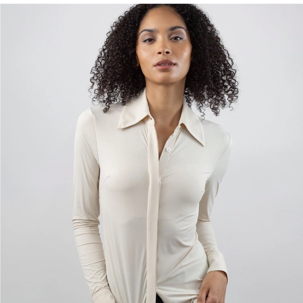 Luxeire Size Medium Bisque Button Up - image 2